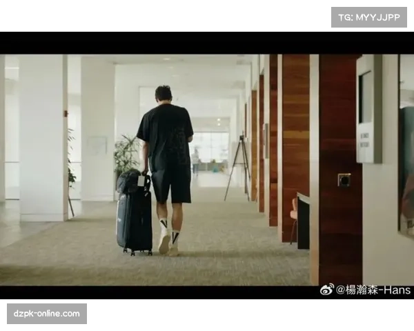 杨瀚森谈考驾照时遇见马路中间遛狗的尴尬情境以及自己不敢按喇叭的原因 杨瀚森谈考驾照时遇见马路中间遛狗的尴尬情境以及自己不敢按喇叭的原因